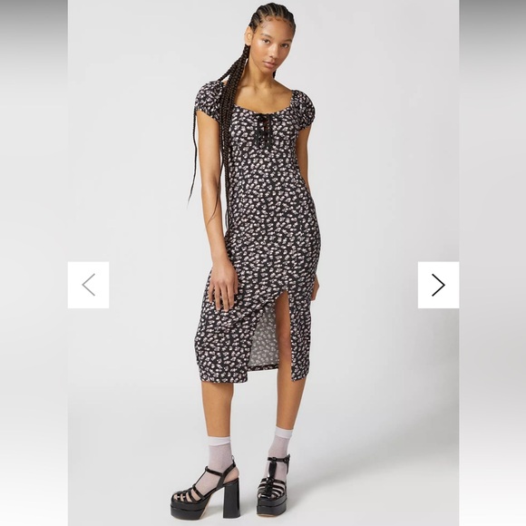 Betsey Johnson Dresses & Skirts - Betsey Johnson Ditzy Dotted Floral
Midi Dress black with pink flowers Size small